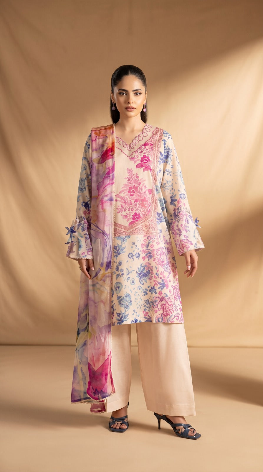 Nayab Pearl Print Digital Printed Lawn 3-Piece Suit – White &amp; Pink | Article 06