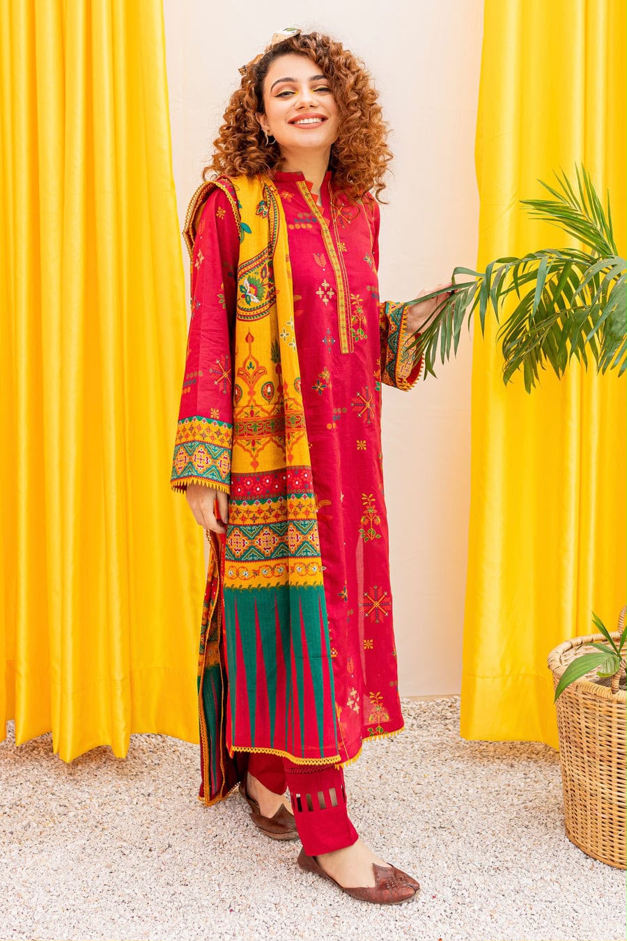NAYAB 3-Piece Lawn Embroidery Suit